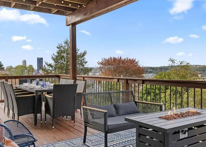 Skyline - Outside Decks - Contemporary Holiday home *